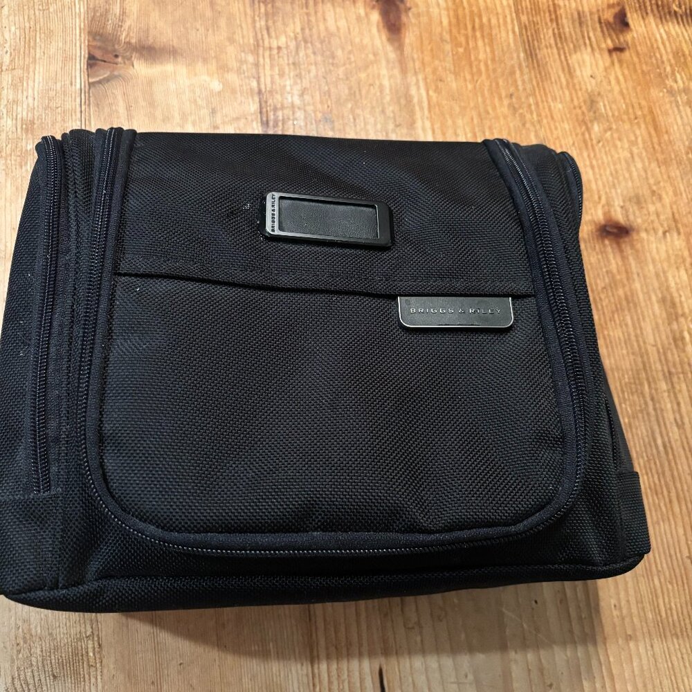 Briggs & Riley Baseline Deluxe Hangable Toiletry Bag